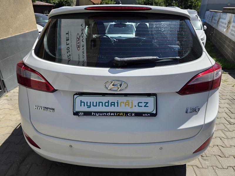 Hyundai i30 (2014) 1.6-NÍZKÉ KM-nová STK-CEBIA - fotka 6 z 16