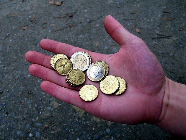  Pachatelé sázejí na stres a moment překvapení. Vyhýbají se sepisování nehod a agresivně vyžadují okamžité vyplacení hotovosti v řádu desítek až stovek eur., zdroj: Santeri Viinamäki/Wikimedia CC BY 4.0