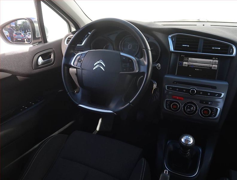 Citroën C4 (2017) 1.6 BlueHDi, jezdí skvěle - fotka 7 z 20