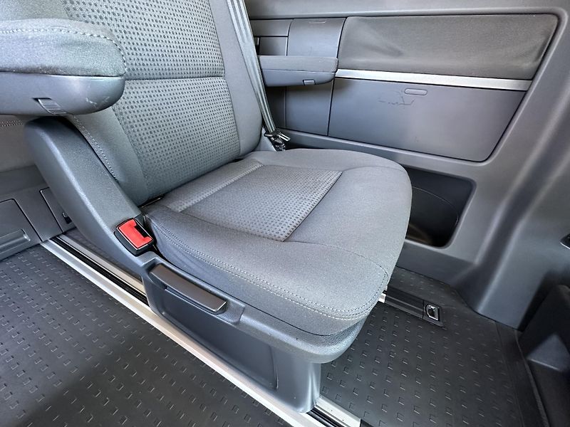 Volkswagen Transporter (2007) MULTIVAN 1.9TDI/75kW *ČR*1.Maj - fotka 19 z 33
