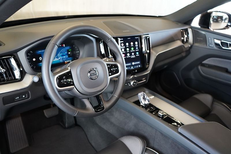 Volvo XC60 T8 PLUS Black Edition, 360°,HK - fotka 16 z 47