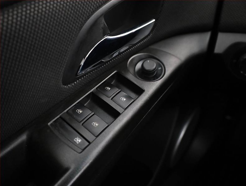 Chevrolet Cruze (2013) 1.6 i 16V, ČR,1.maj - fotka 11 z 12