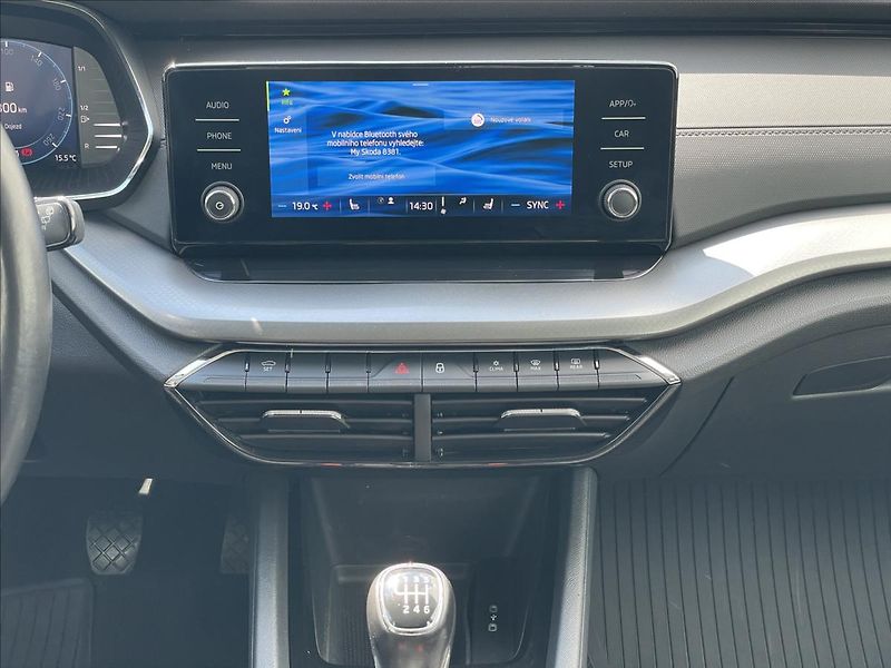 Škoda Octavia 2,0 TDI Combi Ambition Plus - fotka 11 z 21