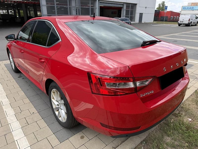 Škoda Superb - fotka 3 z 14