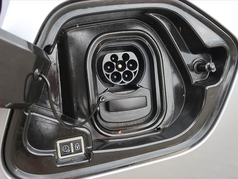 Opel Corsa (2020) Elegance 50 kWh, SoH 98% - fotka 19 z 20