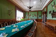 Po 2. světové válce neměl zámek stálého majitele a byl sídlem různých institucí až do roku 1972, kdy se stal ozdravovnou. Později se stal Zdravotním střediskem pro léčbu neuróz.