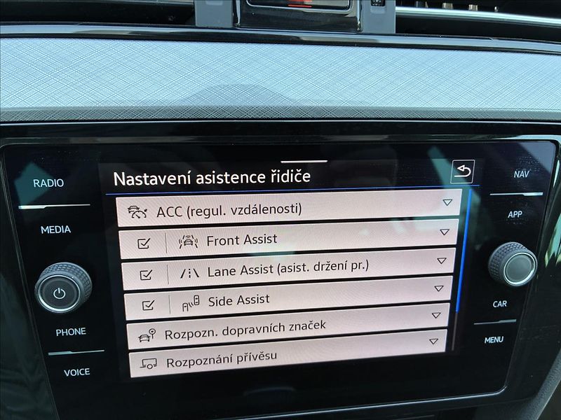 Volkswagen Passat 2,0 TDI,TAŽNÉ,WEBASTO - fotka 28 z 30