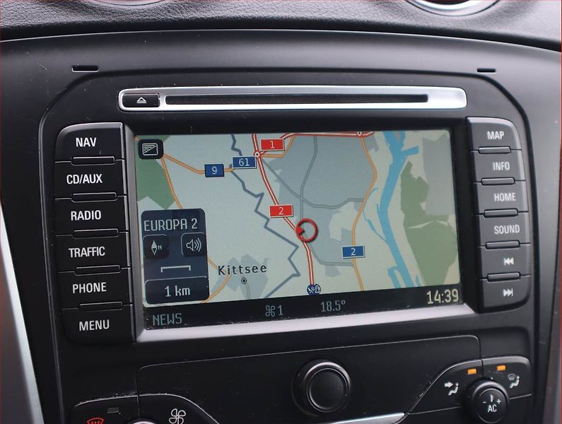 Ford Mondeo (2012) Trend 2.0 TDCi, Navi, Xenony - fotka 13 z 19