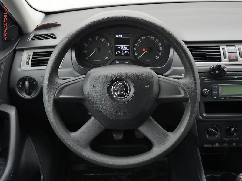 Škoda Rapid (2013) 1.2 TSi, ČR, Fresh, park - fotka 11 z 17
