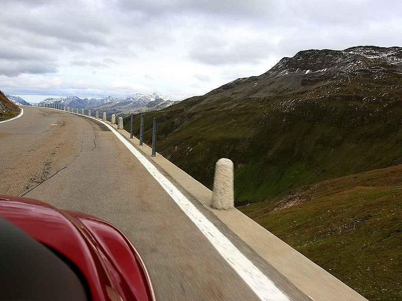 Grimsel Pass, v pozadí parádní Furka Pass