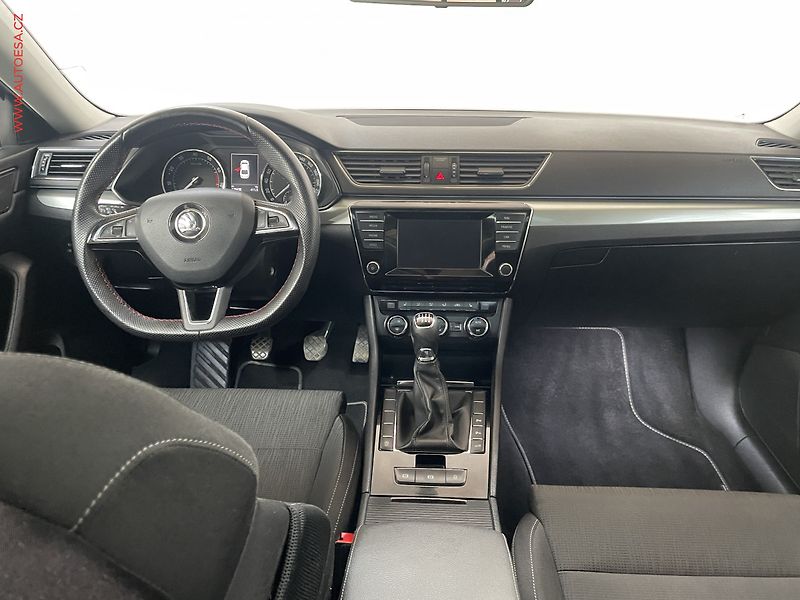 Škoda Superb (2015) 1.4 TSi, Xenon, panor - fotka 7 z 15