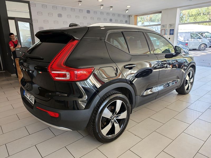 Volvo XC40  D3 AWD Momentum+Winter Pack - fotka 5 z 23