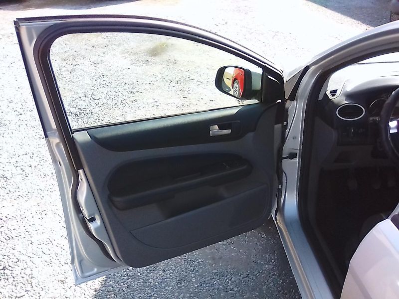 Ford Focus (2008) 1.6i 16V, kombi, 2.majitel - fotka 15 z 30
