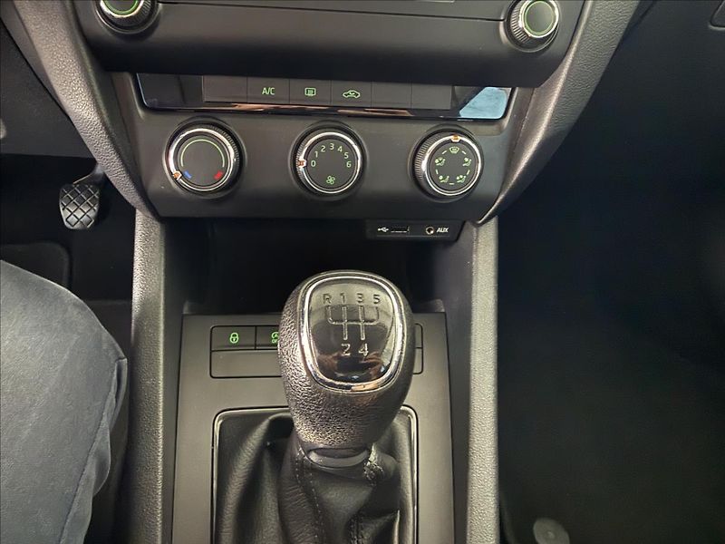 Škoda Octavia 1,6   TDI 66kW,SERVISKA,2.MAJ, - fotka 19 z 23