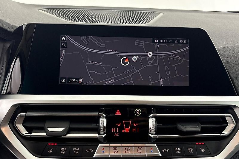 BMW Řada 3 320d xDrive - fotka 17 z 24