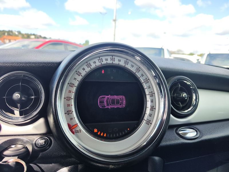 Mini Cooper 1.6/90kW PANO,NAVI - fotka 16 z 26