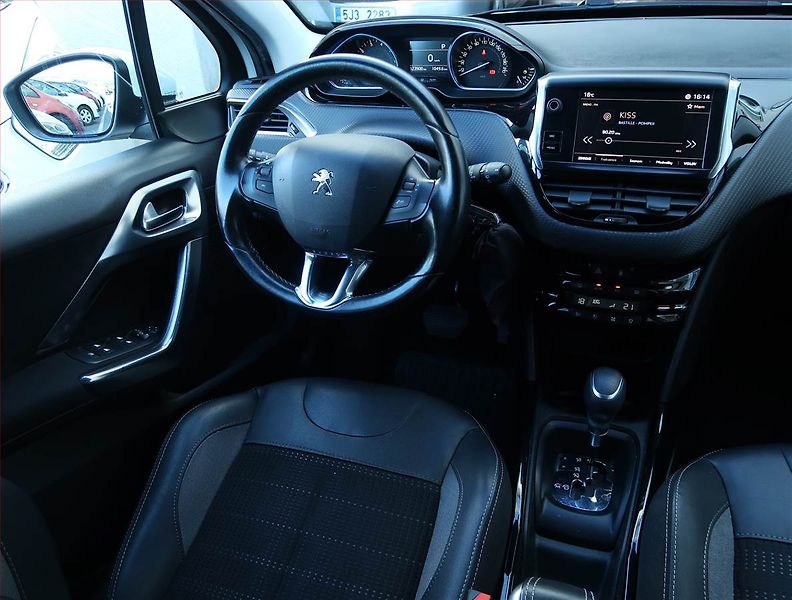 Peugeot 2008 (2018) 1.2 PureTech, Automat - fotka 7 z 18