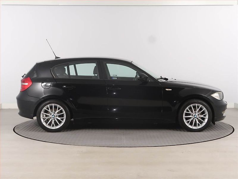 BMW Řada 1 (2011) 116d - fotka 6 z 14