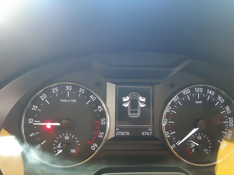 Škoda Octavia 2.0 TDI COMBI NAVI  - fotka 17 z 27