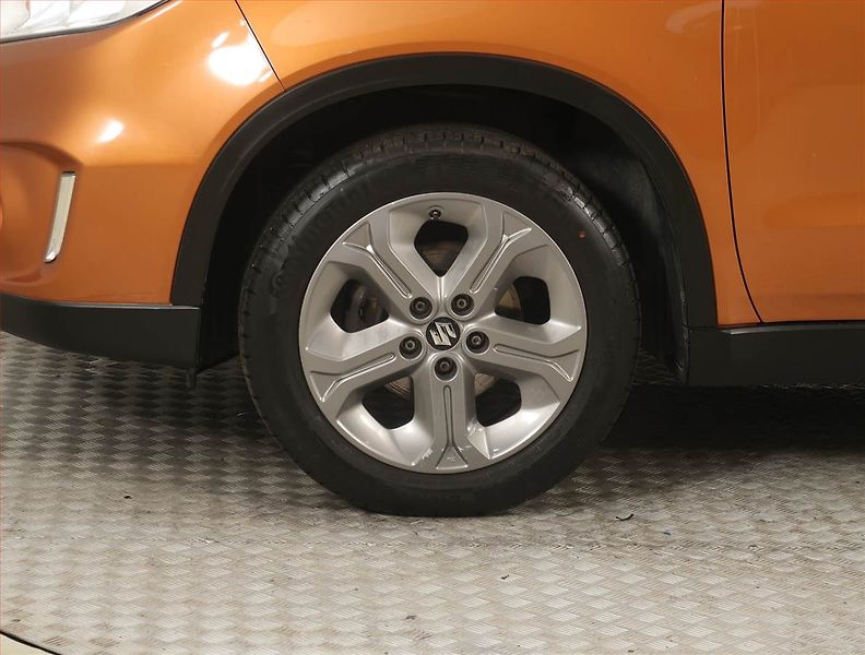 Suzuki Vitara (2017) 1.6 VVT, Serv.kniha, Navi - fotka 14 z 19