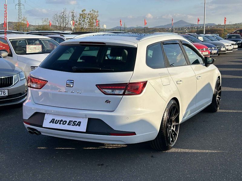 Seat Leon (2014) 2.0TDi, navi, panor. - fotka 4 z 18