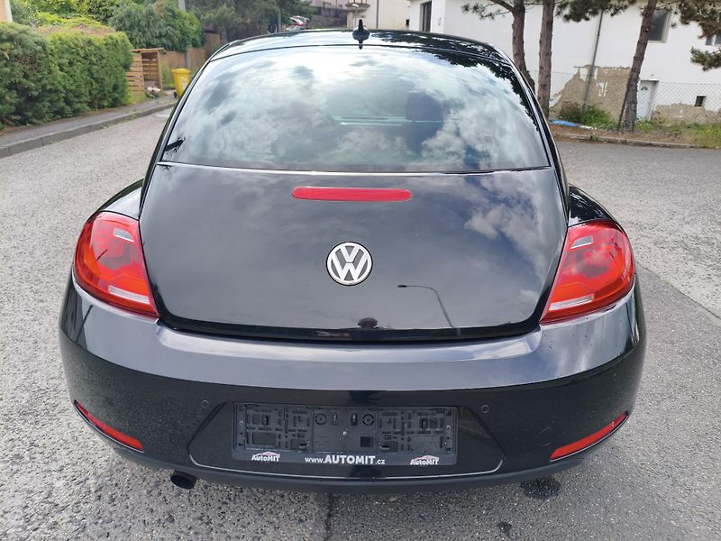 Volkswagen Beetle (2013) 1,2 TSI 77Kw Navi Top stav - fotka 10 z 30