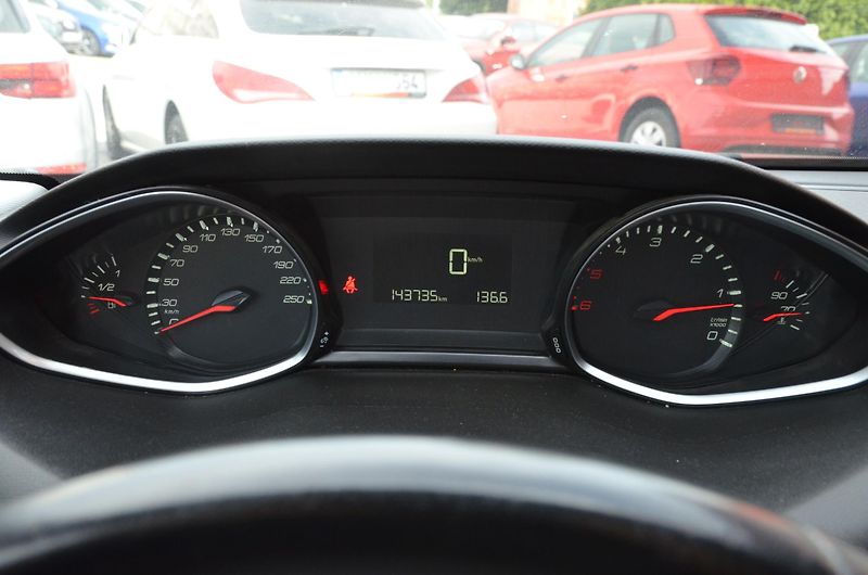 Peugeot 308 (2019) 1.5 HDi 96kW NAVI /STK 06/2028 - fotka 19 z 29
