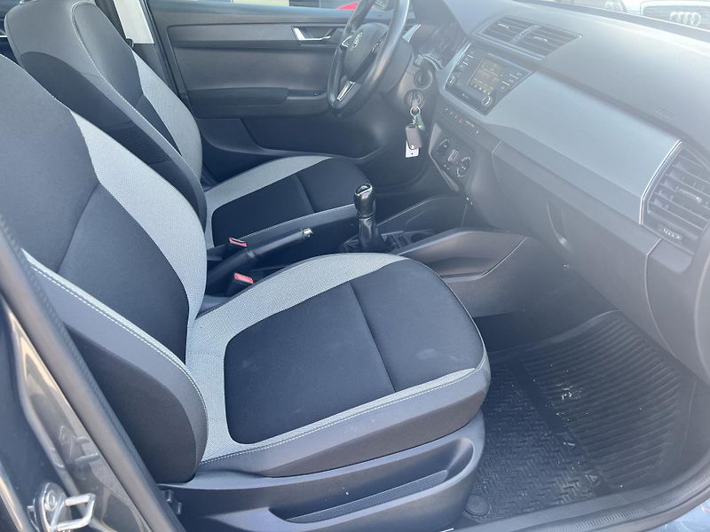 Škoda Fabia 1.0TSi 70kw TEMPOMAT TAŽNÉ ALU - fotka 35 z 44