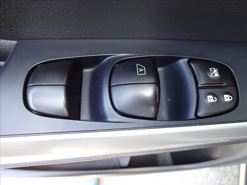 Nissan Navara 2,3 dCi 140 kW 4x4 Automat - fotka 20 z 60