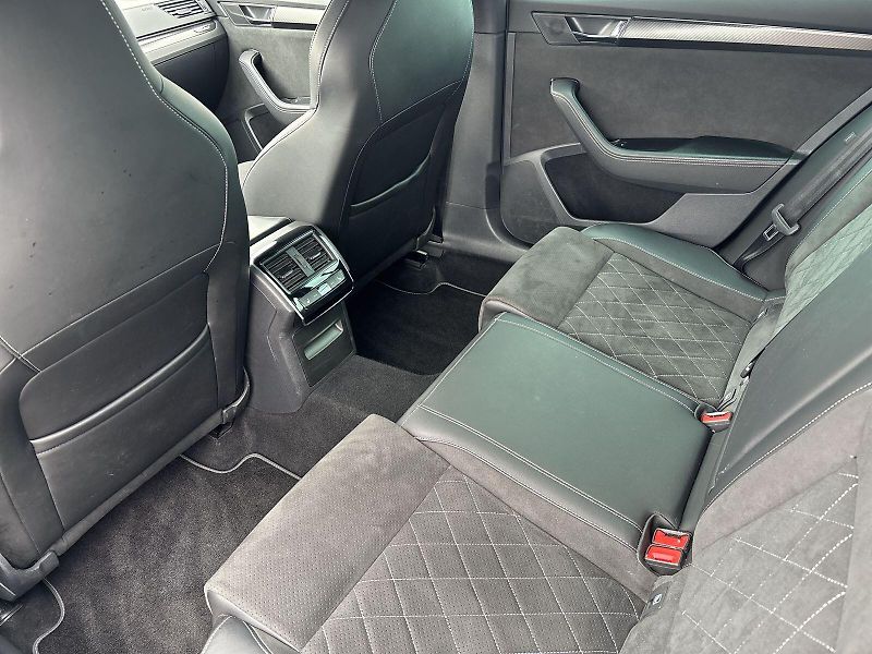 Škoda Superb (2023) Combi 2.0 TDI DSG Sportline - fotka 8 z 33