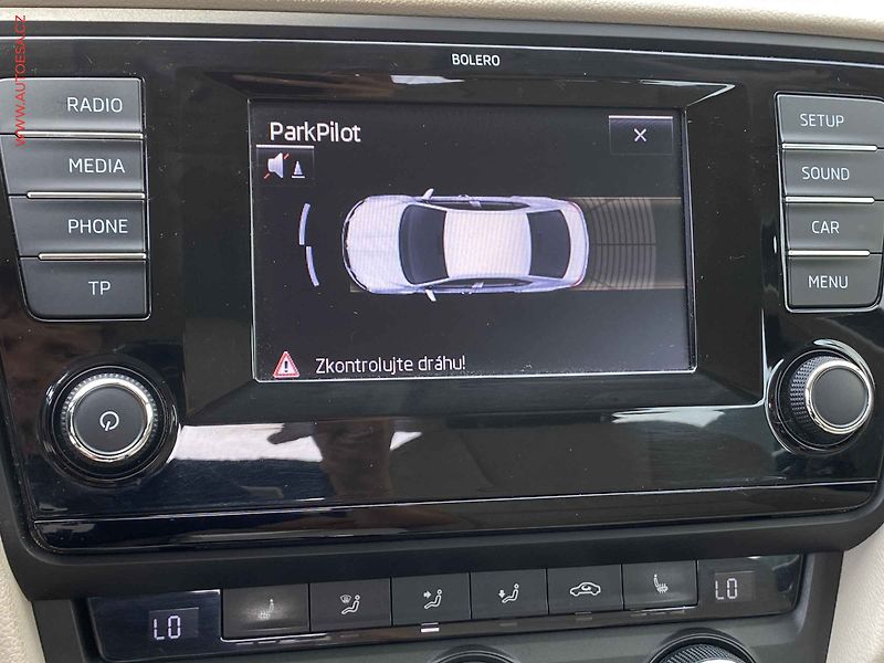 Škoda Octavia (2013) 1.8 TSi, ČR, DSG, bixen, kůže - fotka 17 z 17