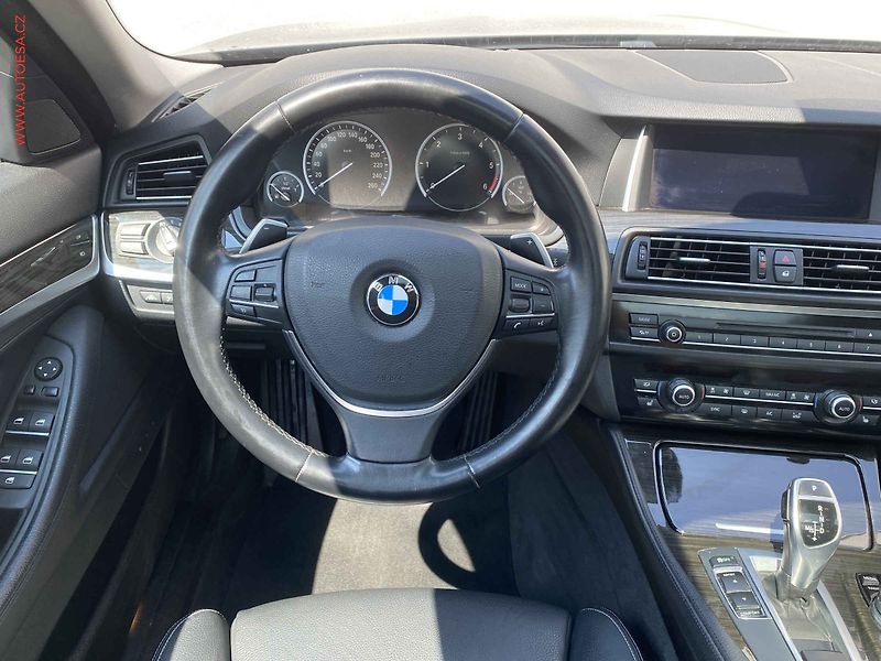 BMW Řada 5 (2015) 3.0 D 530D, LuxuryLine, AT - fotka 11 z 20