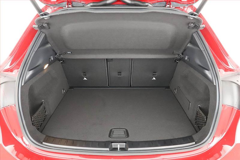 Mercedes-Benz GLA (2025) 220 4MATIC, AMG Line - fotka 26 z 30