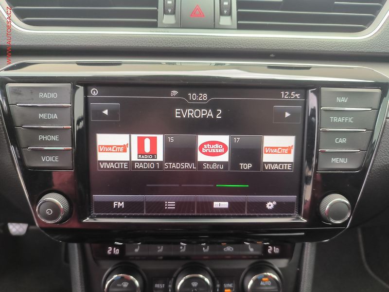 Škoda Superb (2017) 1.4 TSi, Style, bixen, panor - fotka 12 z 23