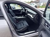 Volvo XC60 B5 AWD PLUS DARK // REZERVACE - náhled 18