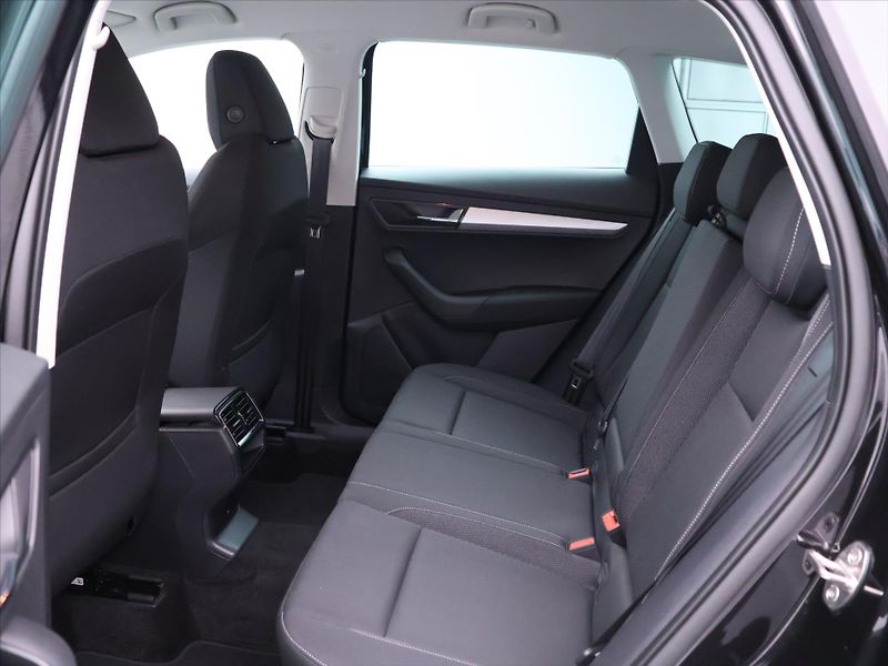 Škoda Karoq 2,0 TDI DSG DPH Ambition - fotka 17 z 38