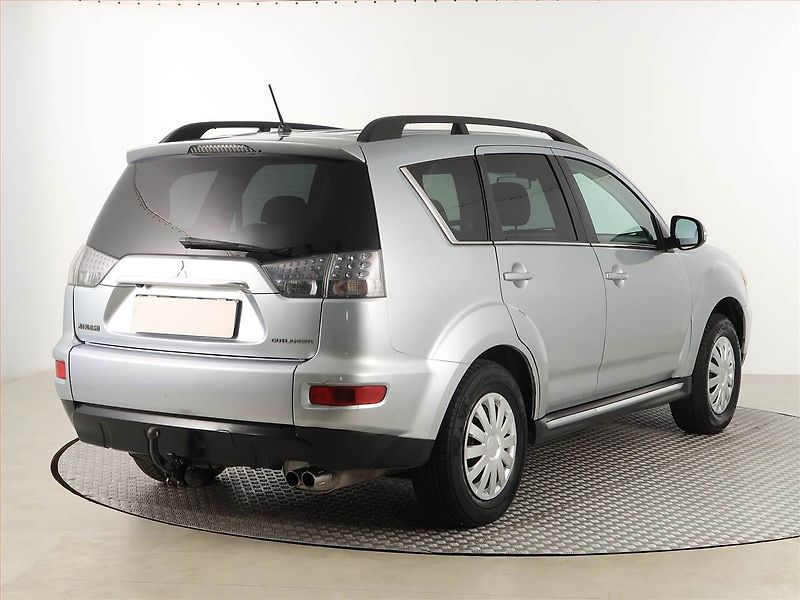 Mitsubishi Outlander (2010) 2.2 DI-D, 4X4, Automat - fotka 5 z 21