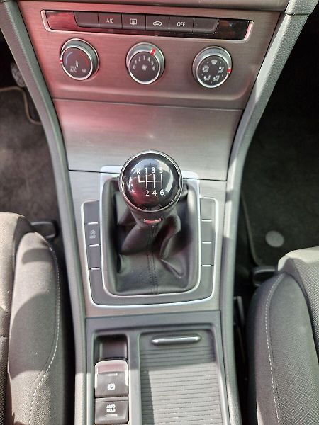 Volkswagen Golf Comfortline 1.4 TSI, Klima - fotka 15 z 26