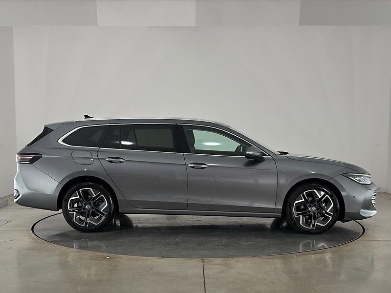 Volkswagen Passat 110kw DSG - fotka 16 z 31