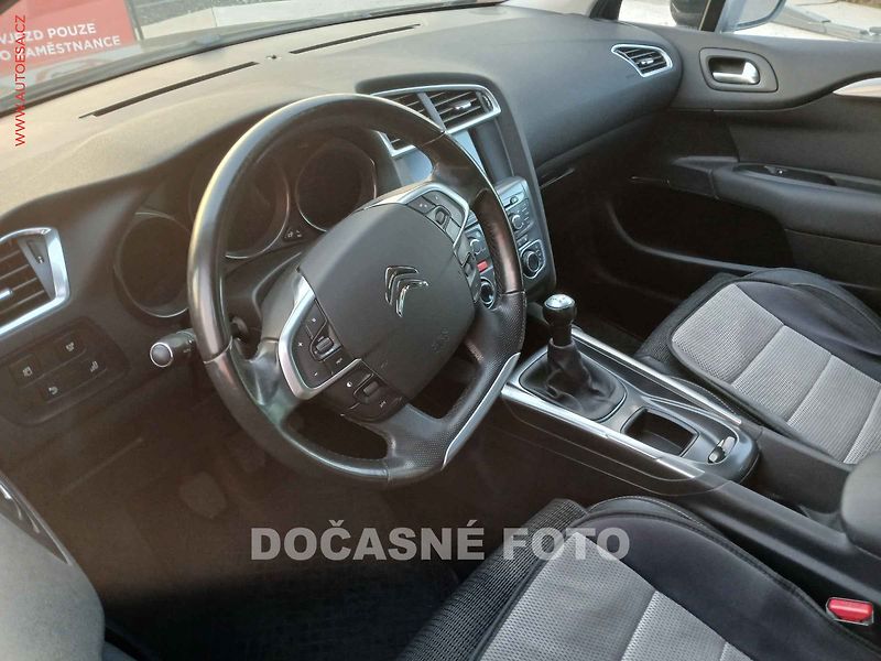 Citroën C4 (2012) 1.6i, ČR, STK7/28 - fotka 3 z 3