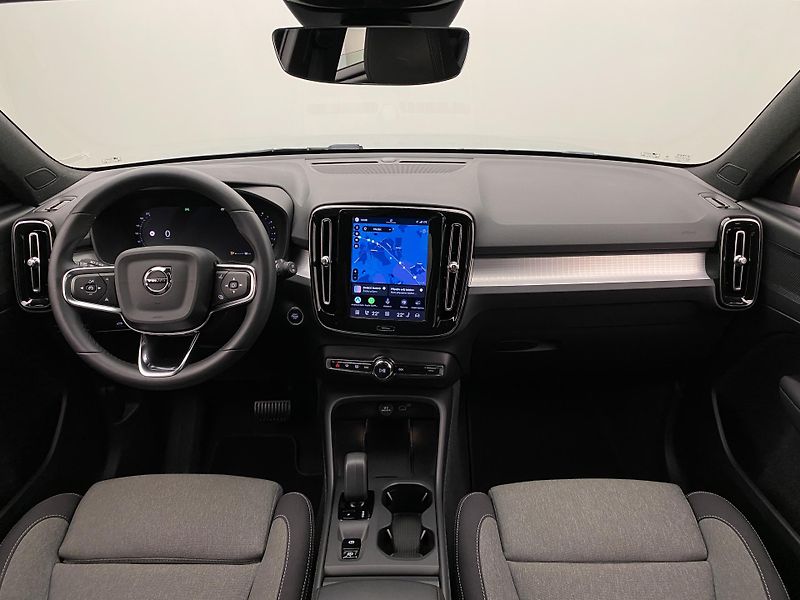 Volvo XC40 B3 CORE AUT CZ - fotka 2 z 49