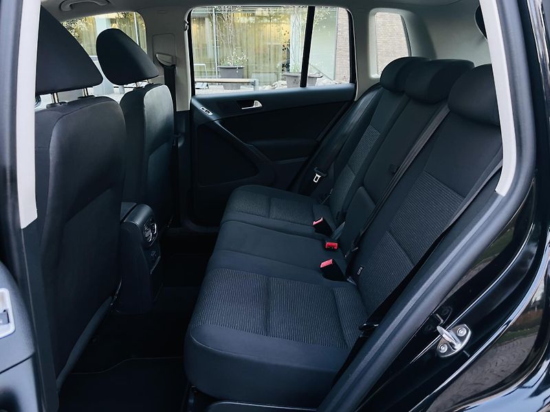 Volkswagen Tiguan 1.4TSI MANUÁL SENZORY TAŽNÉ  - fotka 29 z 45