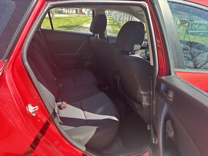 Mazda 3 1.6 CE - fotka 19 z 27