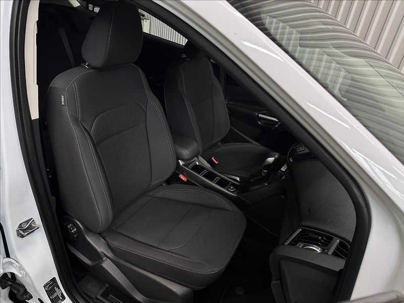 Ford Kuga 1.5EB 129kW AWD 2XALU 68KM! - fotka 39 z 42