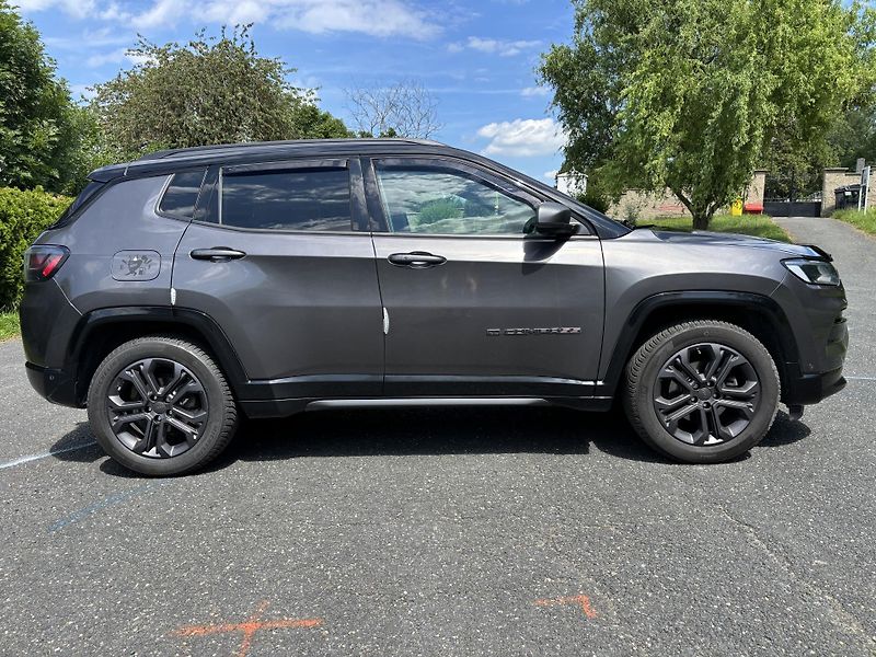 Jeep Compass (2022)  1.3 T-GDI Servis Knih 80th ČR - fotka 4 z 42