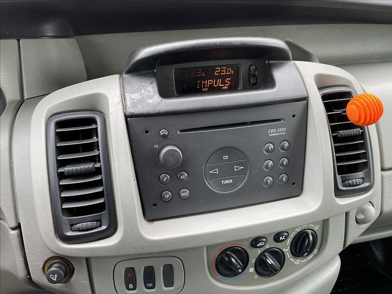 Opel Vivaro 1,9 DCi 74KW 9.MÍST - fotka 12 z 19