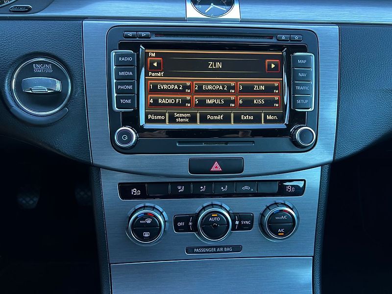 Volkswagen Passat TDI-ALU-NAVI-PLNÝ SERVIS - fotka 37 z 45