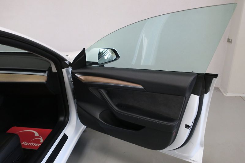 Tesla Model 3 (2023) Long Range Dual Motor SOH 97% - fotka 34 z 47