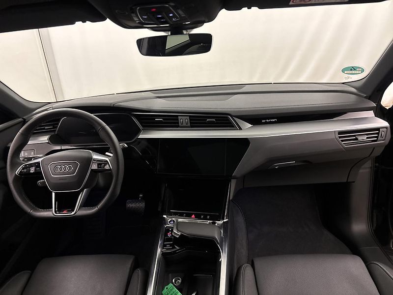 Audi e-tron 55 QUATTRO 300kw S LINE SOH97% - fotka 5 z 8