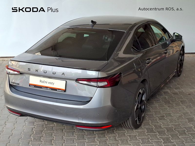 Škoda Superb (2025) SPORTLINE 110/2.0 A7A - fotka 2 z 28